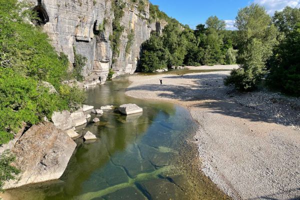 emplacement-tente-pour-randonneur-france-ardeche-camping-du-vieux-pont
