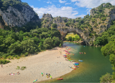 pont-d-arc-ardeche-en-canoe descente des gorges de l'Ardèche en canoë sous le Pont d'Arc